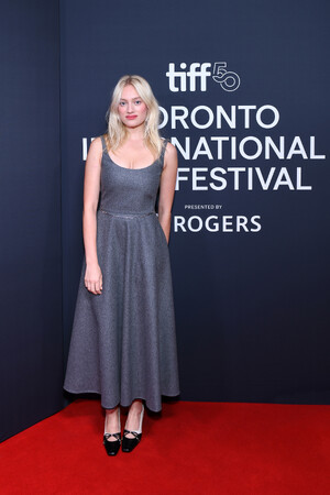 【Dior】ディオールを纏うセレブリティ：ナディア・テレスキウィッツ ＠トロント国際映画祭