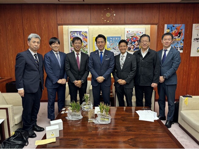 AGBIOTECHグループ、小泉農林水産大臣と面会し農業の将来について意見交換