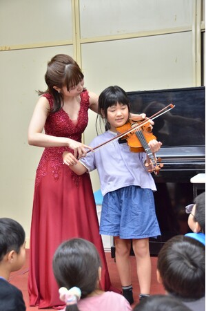 奈良市立富雄北小学校での弦楽器体験を実施!