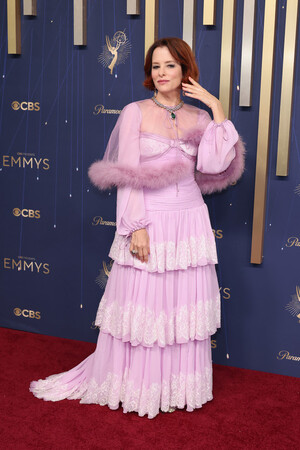 第77回 エミー賞授賞式にて、コールマン・ドミンゴ、メーガン・フェイヒーらが ヴァレンティノを着用し登場