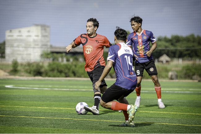 新たな歴史の幕開け！カンボジア・シェムリアップに「Tiger Football Field」が完成、記念大会に500人が来場