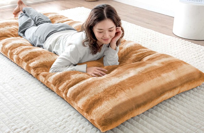 ねこと寄り添うしあわせを、そのままマットに 『もはや、ねこ。』シリーズに“ごろ寝マット”が新登場！