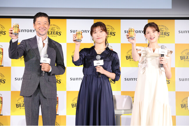 浅野忠信さん、ヒコロヒーさん、松村沙友理さんがノンアルコールビールテイスト飲料「ザ・ベゼルズ」で乾杯！ビール好きの3人が、ノンアルコールとは思えない満足感に驚き
