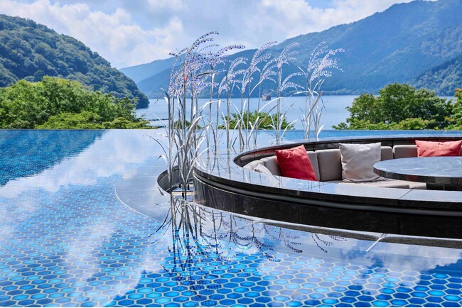 【箱根・芦ノ湖 はなをり】ススキでつながる絶景と芸術の秋　芦ノ湖からススキ草原と美術館を周遊する秋の箱根旅