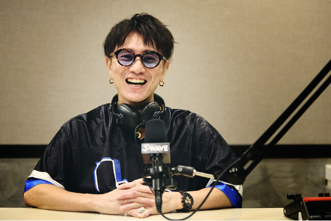 SUPER EIGHT・安田章大が名曲の“裏側”を紐解く、新番組がスタート！　J-WAVE『SONG STORIES』初回放送は10/3（金）25:30からオンエア