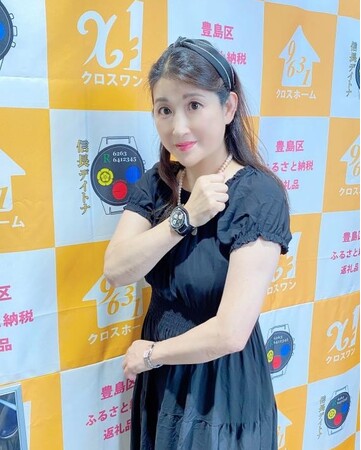 株式会社Jsecret・代表取締役 森脇順子氏、FCチャンネルショー2025にて「信長デイトナ」を装着体験