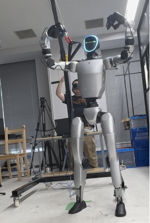 人の身体操作をそのままヒューマノイドロボットへ--全身の遠隔操作実装に成功
