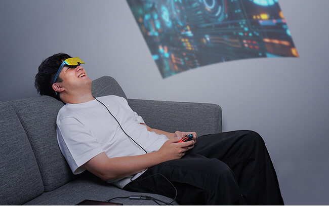 メガネをかけると画面が広がる　近未来の映像ライフを実現『いつでも目の前に大画面　サンコーのARグラス「THANグラス」』を発売