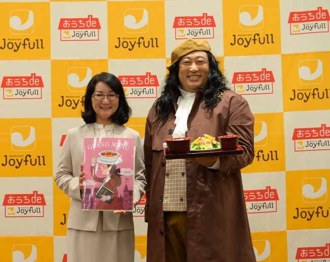九州 No.1ファミリーレストラン「ジョイフル」／「食欲の秋山」こと ロバート秋山竜次氏が新メニュー３品初披露！！爆笑クイズ形式で “耳で味わう食レポ” に挑戦！？
