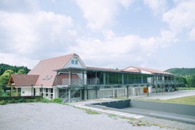 創業125年の高橋酒造が初のウイスキー事業へ参入熊本県人吉市の廃校を再生したシングルモルト蒸溜所「田野蒸溜所」10月16日開所式を開催