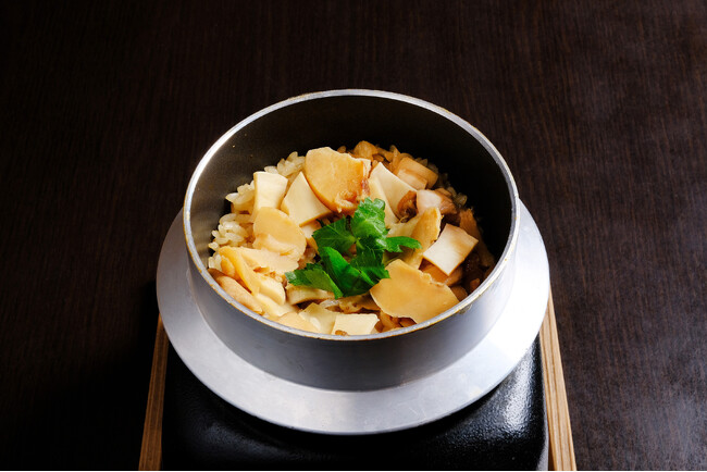 元祖やきとり家美濃路（みの路） 秋の味覚を堪能！「松茸釜めし」新登場― 炊き立てを一釜ずつ丁寧に ―