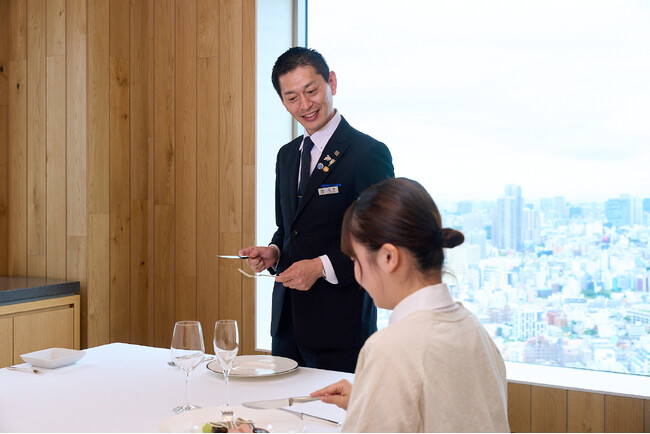 メインダイニング「クーカーニョ」より、これから社会へ羽ばたいていく皆さまへ贈る「テーブルマナーと美食のダイニングエクスペリエンス」