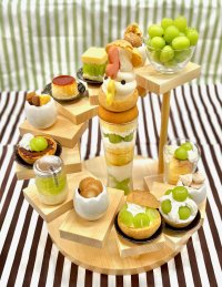 メガ盛りシリーズ第3弾！シャインマスカットをまるごとふんだんに使用した「メガ盛りコッコちゃんパフェ～オータムVer～」を発売