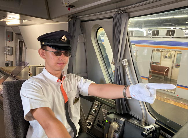 SWANS製『運行業務者用防護めがね』南海電鉄で本格導入へ 鉄道運転士の視認性向上と疲労軽減を実現