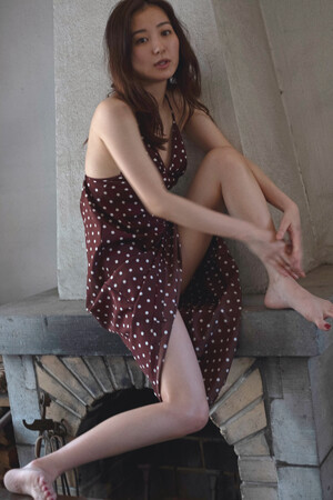 高田里穂 最新写真集が発売決定！「何も足さない」シンプルさが際立つ。女優としての飛躍も予感させる一冊
