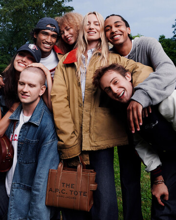 Marc Jacobs（マーク ジェイコブス）とA.P.C.（アー・ペー・セー）、1980年代の伝統とカレッジスタイルに根ざした2025年秋のコラボレーションを発表