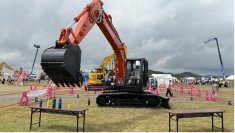 「やまぐち建設フェス！2025」バックホウ選手権の個人・企業両部門で優勝