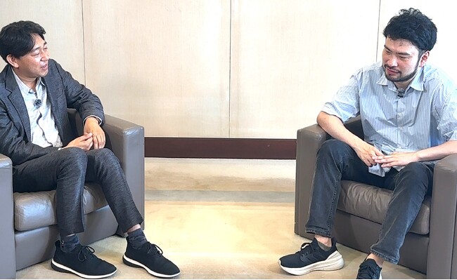 笑いあり、驚きあり 社会派の旗手・塩田武士 × 直木賞作家・小川哲