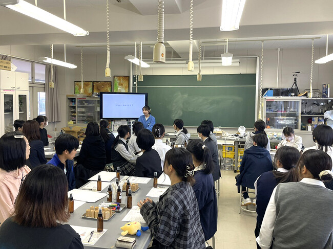 ナチュラルアイランド、北海道庁主催キャリアイベントで「香りのワークショップ」を実施。未来の“リケジョ”たちが調香師の仕事に触れる。