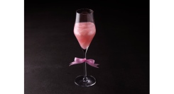 【ウェスティンホテル横浜】10月のピンクリボン月間に、「ピンク色」のドリンクやピンクリボンロゴ入りマカロンを販売