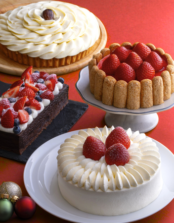 クリスマスと新年を華やかに演出する、ホテルメイドのフェスティブスイーツ　2025年10月9日（木）より予約受付開始！