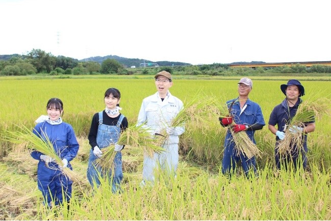 令和7年産「福、笑い」の収穫開始!内堀福島県知事も稲刈りに参加!