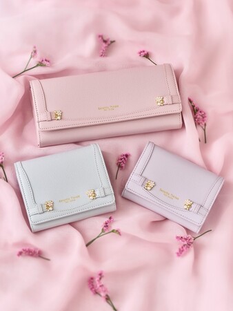Samantha Thavasa Petit Choiceの秋の新作からお花やハートモチーフが上品で可愛いシリーズや、機能面が優れたスリムタイプのシリーズが登場。