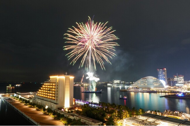 神戸の夜空を彩る“みなとHANABI”と美食の饗宴。Sincro［シンクロ］でしか味わえないスペシャルディナーで特別な時間を