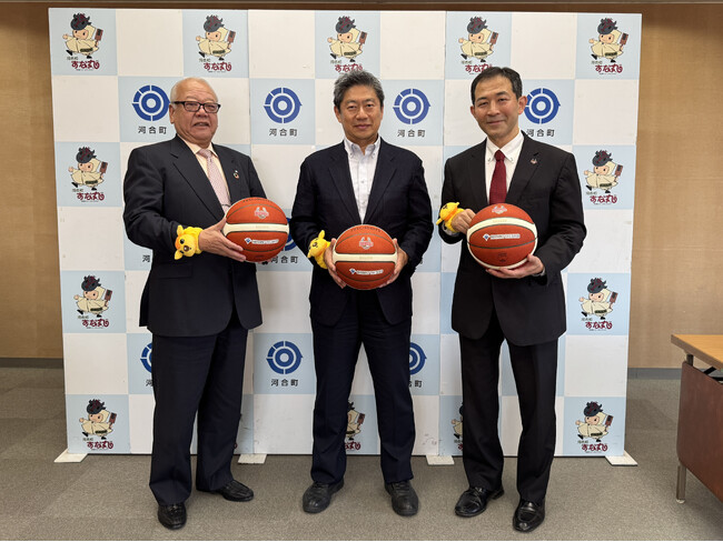 株式会社ヒラノテクシード様より河合町の中学校2校へバスケットボールが寄贈されました