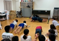 SynerGym神戸森友店、地域福祉センターと連携し小学生向け体幹トレーニング教室を開催～フードドライブ活動をきっかけに広がる地域貢献活動～