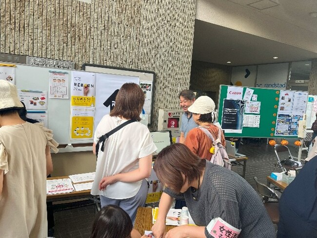 第４回「きよとこ 清原マルシェ」における「女性活躍ネットワーク」ブースにてペットボトルキャップのリサイクルについてのワークショップを実施