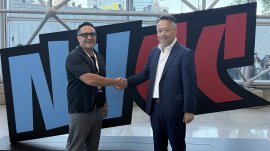 (左から)BoxLunch 上級副社長 Rick Vargas, MAG.NET 専務取締役 横沢 隆