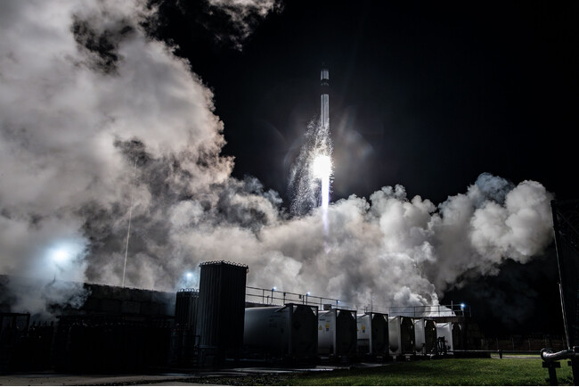 自社7機目の小型SAR衛星、軌道投入に成功、アンテナの展開成功も確認