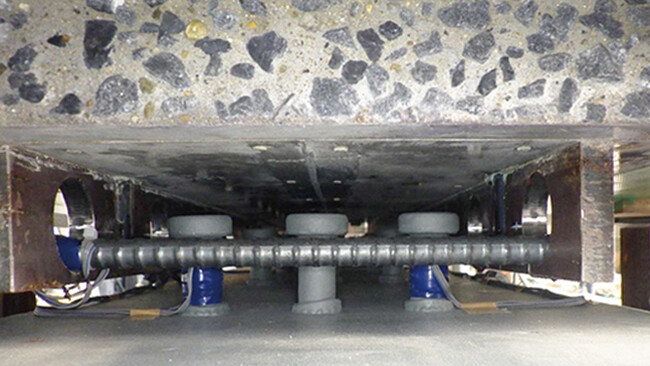 現場の省人化を実現するプレキャストPC床版「SJKSLAB(TM)」を開発