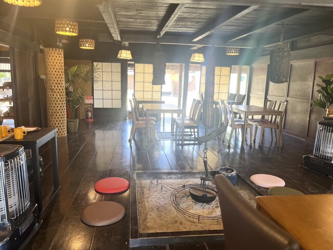 【愛知・瀬戸】~1日1組限定~世界文化遺産・白川郷から移築した“合掌造り”を貸し切り体験！囲炉裏を囲む贅沢な団欒時間。「自然薯茶屋」に囲炉裏プランが新登場