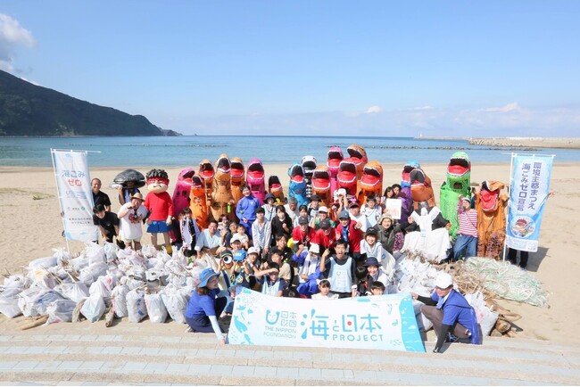恐竜VS人類　海洋ごみ拾いハロウィン清掃決戦！海洋汚染に激怒した”お掃除サウルス”チームが勝利！！