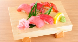 大阪駅前ビルの「ステーキファイブと寿司六」売り切れ続出の“熟成寿司”が待望の販売再開！