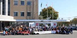 トリドールHD、包括連携協定を締結する北海道美瑛町の清掃活動に参加、丸亀製麺のキッチンカーでうどんの無償提供も