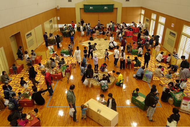 【11月1日開催】予約なしで一日中楽しめる！京都府亀岡市「子育てフェスタ」、環境学習につなげる「竹の楽器作りワークショップ」に注目！