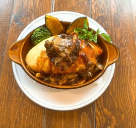 ◆トリュフ薫るきのこと秋野菜のデミグラスオムハンバーグ