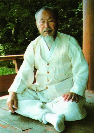 世代を超えて受け継がれた製法でつくられる「仁山 九回焼き紫竹塩」 日本販売開始