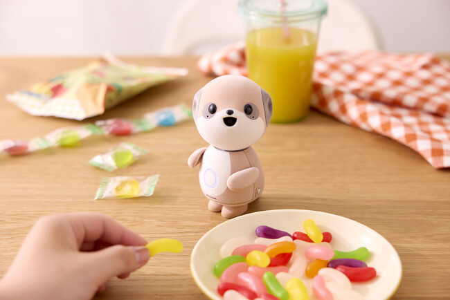 対話AIキャラクター「ポケとも」をau +1 collectionから11月21日に発売