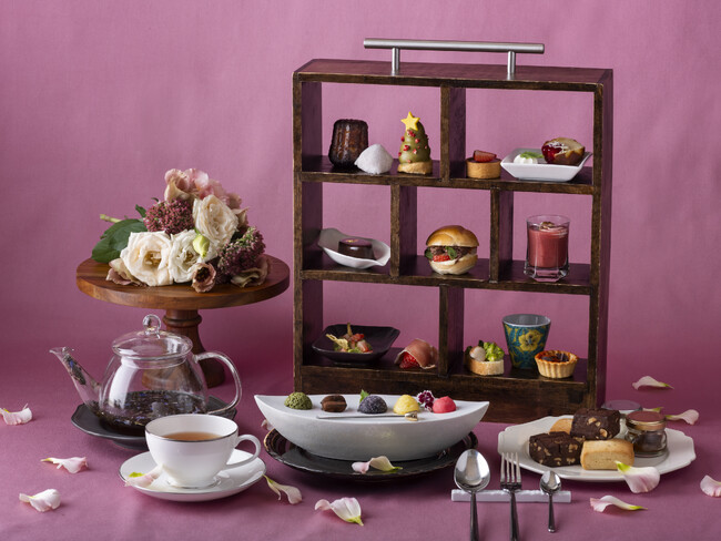 横浜みなとみらいの絶景ホテルで楽しむ【Xmas2025】苺とチョコレートを使用したXmasアフタヌーンティーセット クリスマス映画をイメージしたフェスティブシーズン限定カクテルも登場！