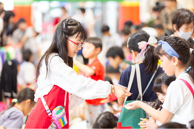 “お金を通じて社会を学ぶ”――全国で広がる子ども主体の学び『キッズフリマ』