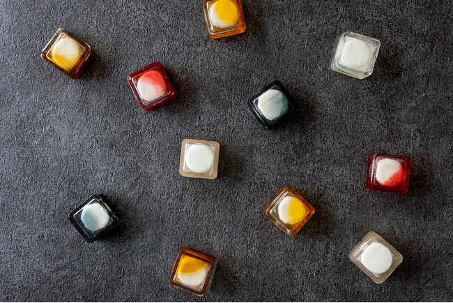 「和菓子ではない」ことから始まる、新しい菓子の時代。新ブランド『NOT WAGASHI』から、透明な「クリスタルチーズサンド」を発売。