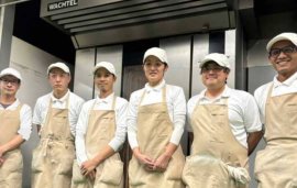 経験豊富な職人が手仕事で作り上げています 経験豊富な職人が手仕事で作り上げています