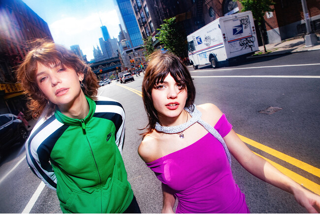 アルゼンチン発の新世代ガレージロックデュオPACIFICA（パシフィカ）待望のセカンドアルバム『In Your Face!』をリリース。12月に初来日公演を東京、大阪で開催。