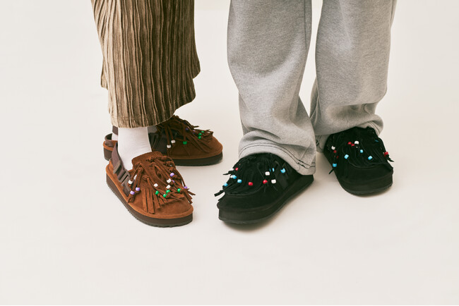 フットウェアブランド「SHAKA」からビーズフリンジの先鋭デザインとスウェードの温もりをミックスさせた「MOC MULE ISITHUPHA」が登場。