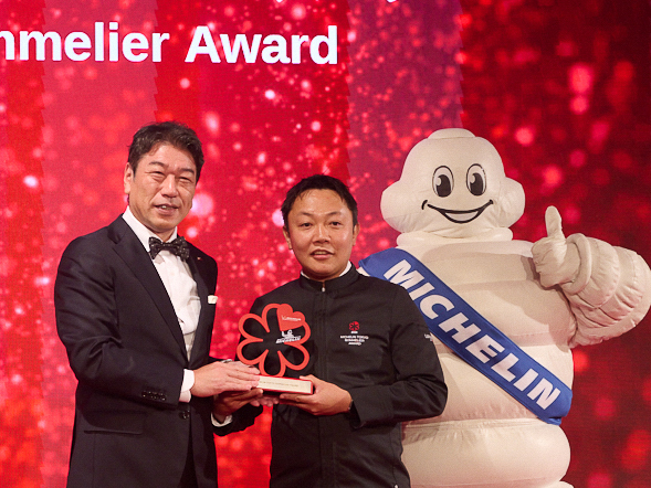 株式会社UMITOの子会社が運営するレストラン「MANOIR（マノワ）」が『ミシュランガイド東京2026』で開業以来初の一つ星を獲得。オーナーソムリエの中村 豪志が「ソムリエアワード」も同時受賞。