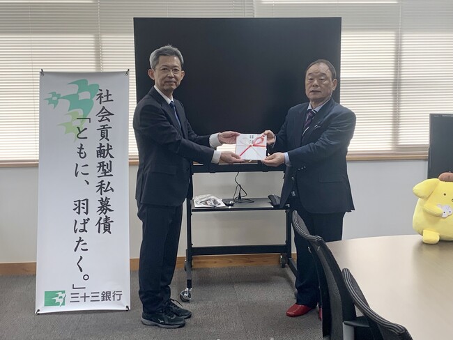 株式会社リビングライフ 富山県射水市立新湊南部中学校に液晶ディスプレイを寄贈